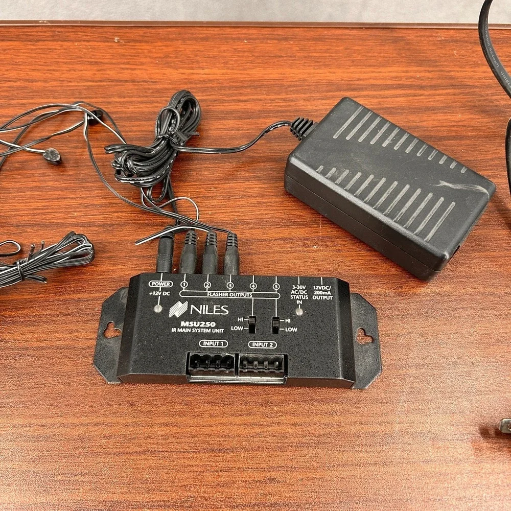 Niles‎ MSU250 Infrared Repeater System Hub with Power Supply for A/V Components